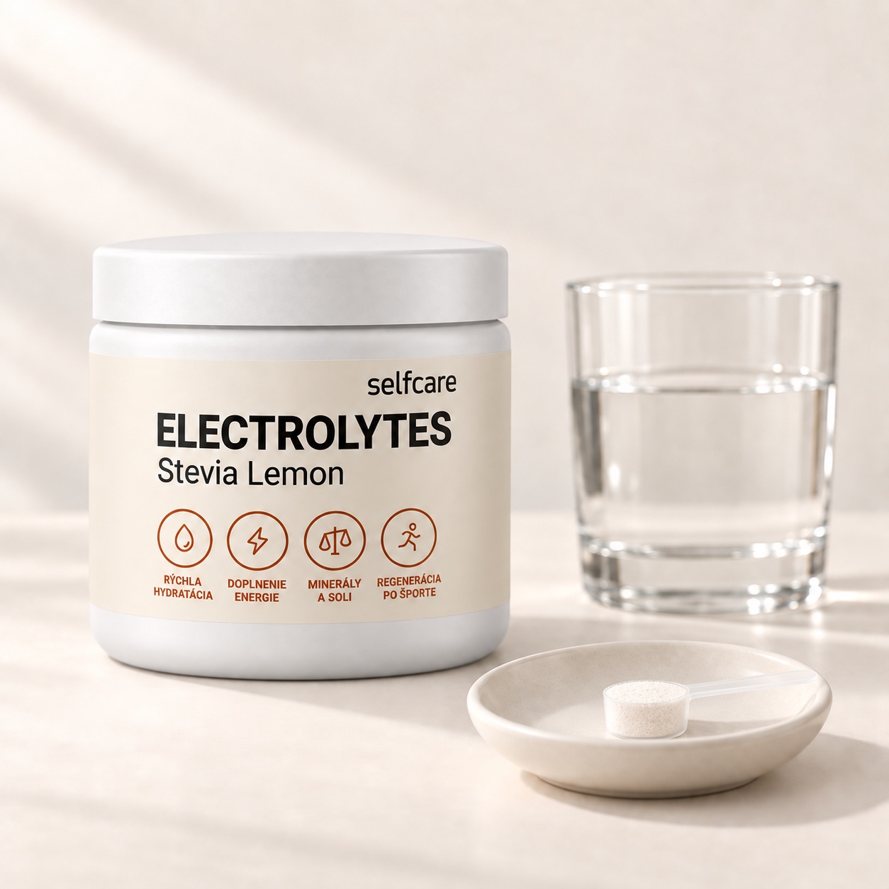 Elektrolyty s odmerkou pri pohári vody